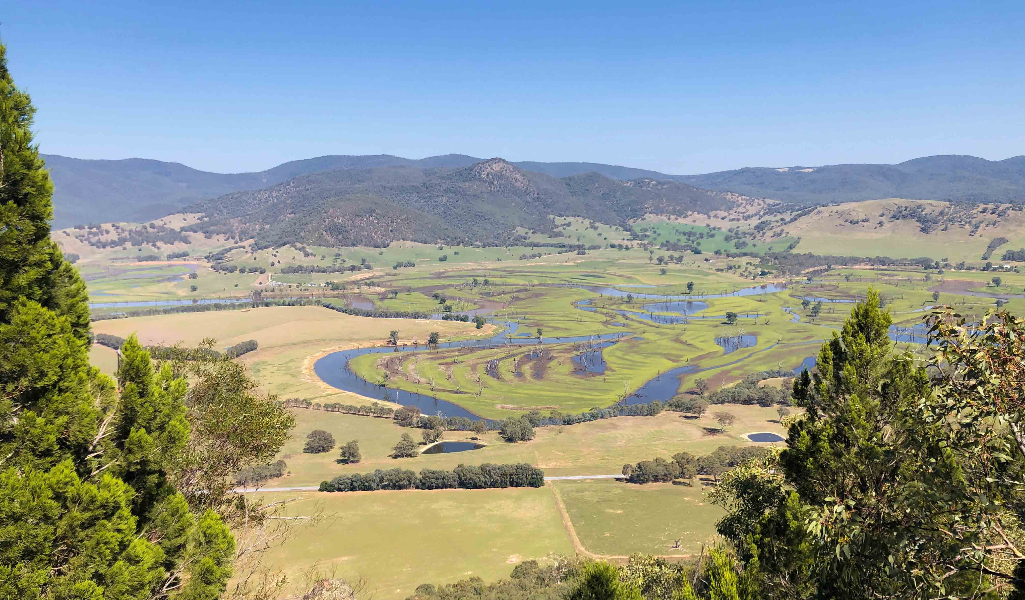 An expansive view over the Murray River